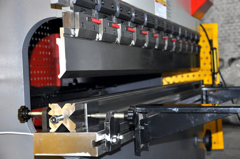 PRASA KRAWĘDZIOWA 160T X 4000 MM