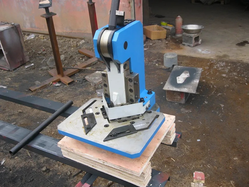 MANUAL NOTCHER 100x100 mm, 3 mm
