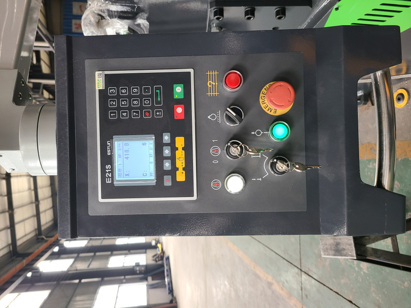 QC12Y 8x3200 SWING BEAM GUILLONTINE