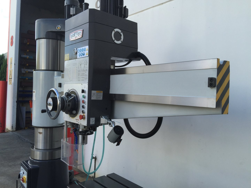 Radial Arm Drill Steelmaster. 1600mm Arm, 50mm Drilling Capacity, 5 M.T. Spindle,