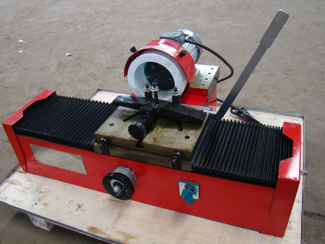 CAP AND ROD GRINDING MACHINE DM50