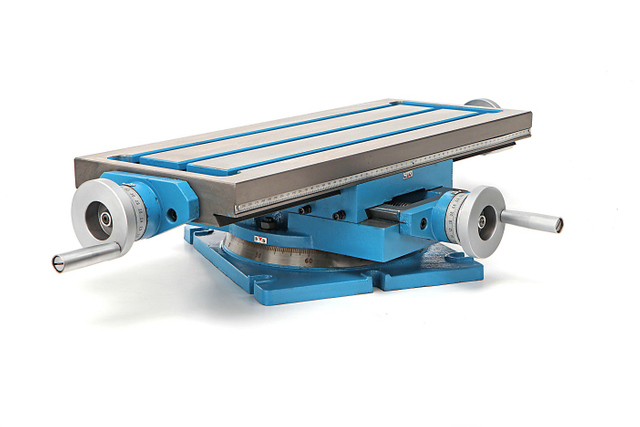 LCT 600 Kruistafel met Draaibaar Onderstel