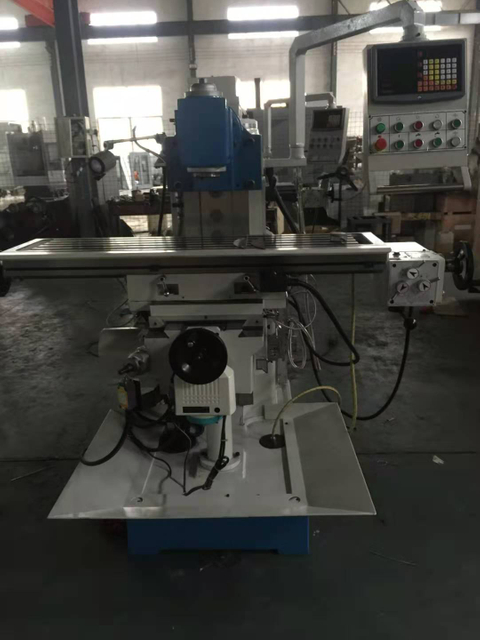 UNIVERSAL SWIVEL HEAD MILLING MACHINE XH6126
