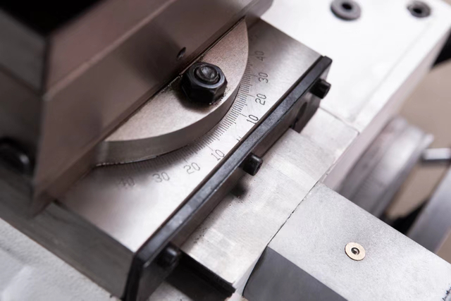 CHEAPER WORKSHOP LATHE C6140A(400X1000)