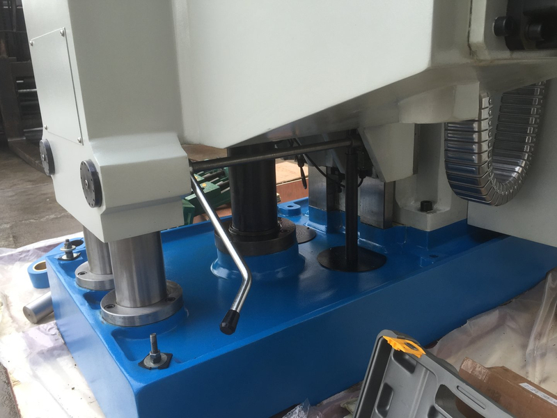 FU-460s-16. Universal Mill 1635mm x 460mm Table, ISO 50 Vertical Spindle, 3 Axis DRO