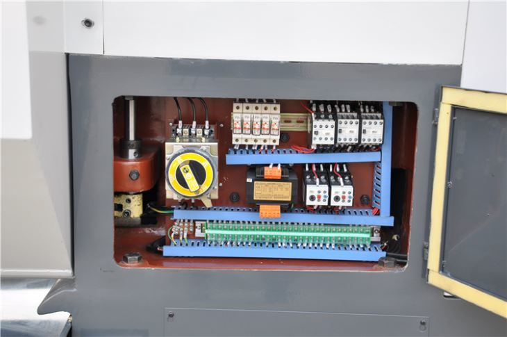 80mm Workshop Use Metal Turning Conventional Lathe Machine C6250A